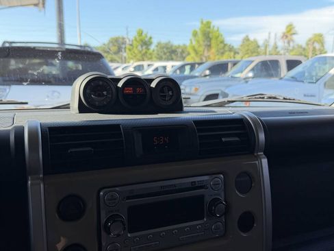 Used 2011 Toyota FJ Cruiser 4WD w/ Upgrade Pkg image 17