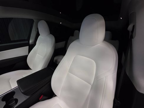 Used 2022 Tesla Model Y Performance AWD/4WD image 18