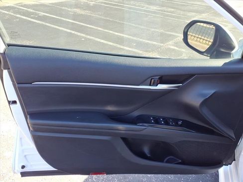 Used 2020 Toyota Camry SE image 13