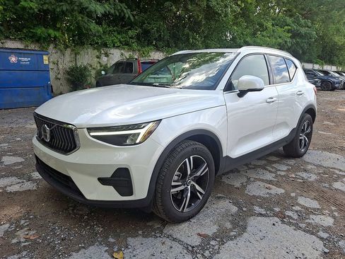 Used 2025 Volvo XC40 B5 Core AWD/4WD image 10