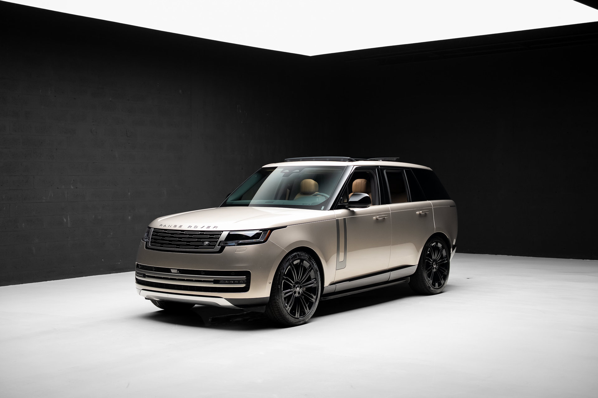 Used 2024 Land Rover Range Rover SE AWD/4WD image 4