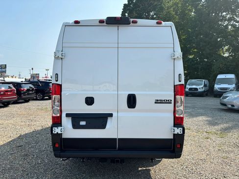 Used 2023 RAM ProMaster 3500 w/ Black Appearance Package FWD image 4
