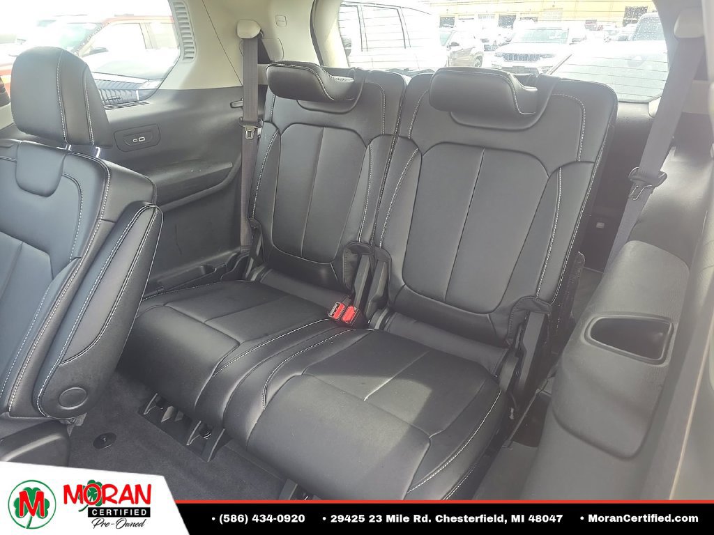 Used 2023 Jeep Grand Cherokee L Limited AWD/4WD image 16