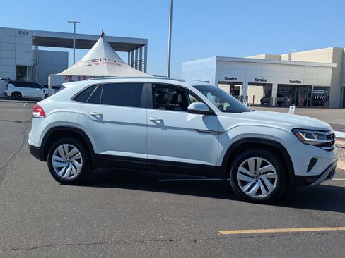 Used 2020 Volkswagen Atlas Cross Sport SE w/ Panoramic Sunroof Package image 8