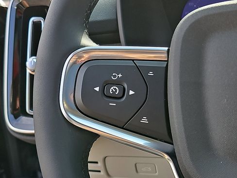 Certified 2023 Volvo XC40 B5 Plus w/ Climate Package AWD/4WD image 22