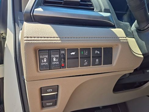Used 2019 Honda Odyssey Touring image 18