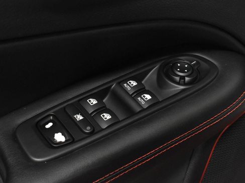 Used 2017 Jeep Compass Trailhawk w/ Leather Interior Group AWD/4WD image 11