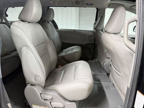Used 2017 Toyota Sienna XLE w/ XLE Navigation Package AWD/4WD image 27