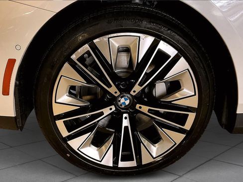 New 2026 BMW 530i xDrive w/ Premium Package AWD/4WD image 11
