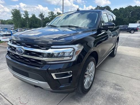 Used 2024 Ford Expedition Limited AWD/4WD image 3