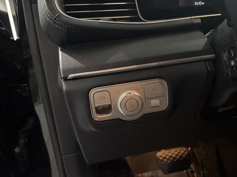 Used 2025 Mercedes-Benz GLS 450 4MATIC image 14