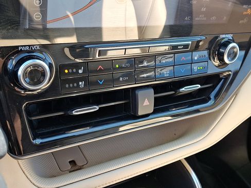 Used 2021 Toyota Highlander Limited image 17