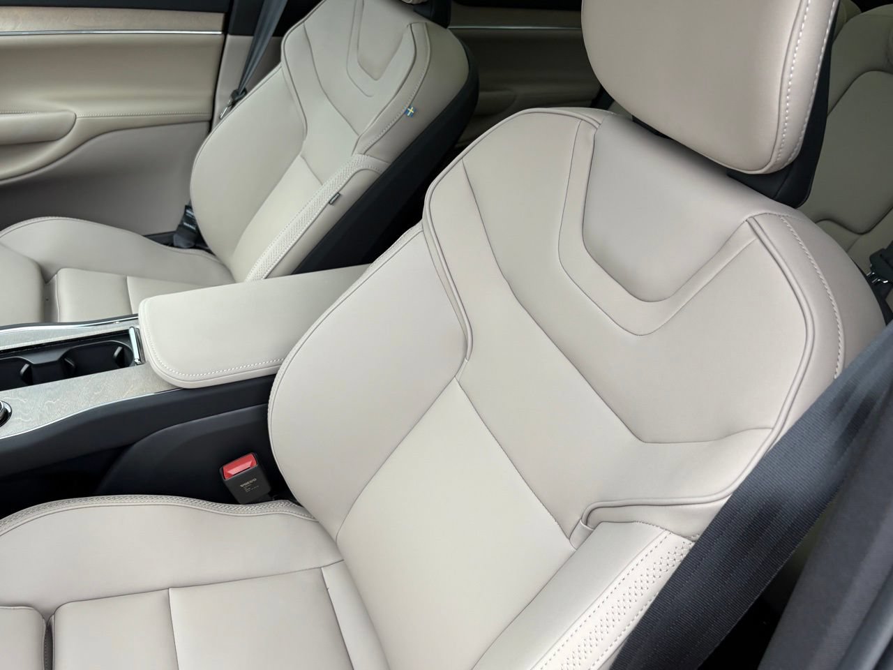 New 2026 Volvo EX90 Plus RWD image 17