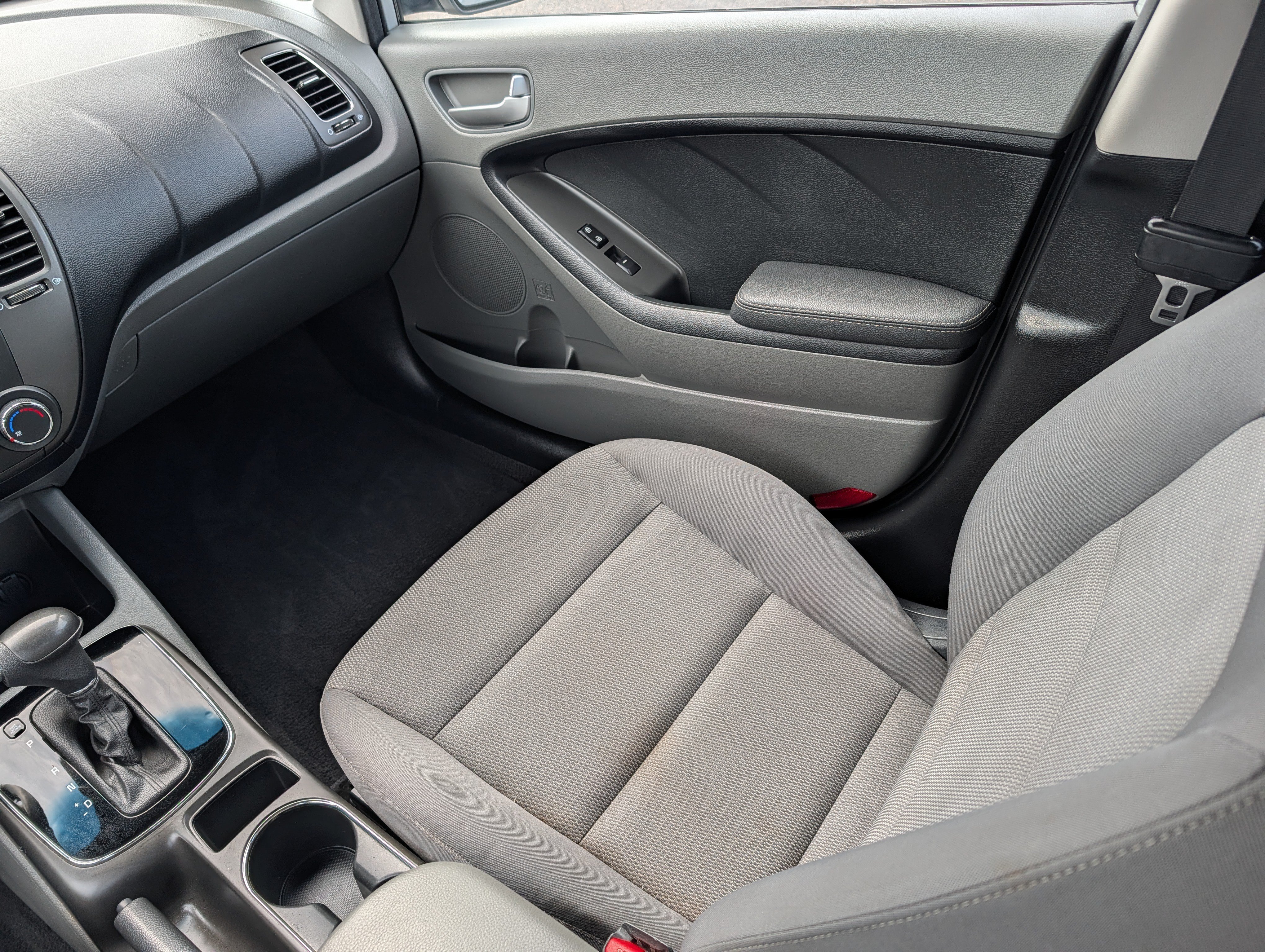 Used 2018 Kia Forte LX w/ LX Rear Camera Package FWD image 11