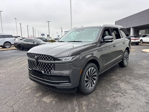 New 2026 Lincoln Navigator Black Label AWD/4WD image 3