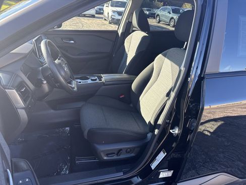 Used 2023 Nissan Rogue SV image 4