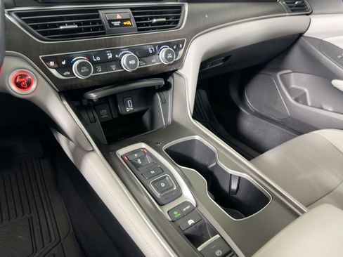 Used 2020 Honda Accord Touring image 24