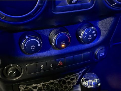Used 2018 Jeep Wrangler Unlimited Sport S AWD/4WD image 15