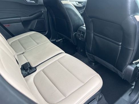 Used 2022 Ford Escape SEL image 11