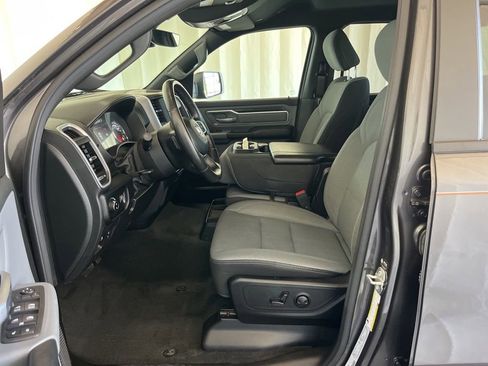 Used 2022 RAM 1500 Big Horn AWD/4WD image 3