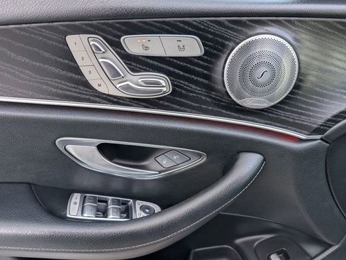 Used 2019 Mercedes-Benz E 300 4MATIC image 5