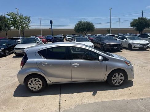 Used 2016 Toyota Prius C Two FWD image 3
