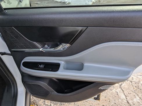 Used 2020 Lincoln Corsair Standard AWD w/ Premium Package image 24