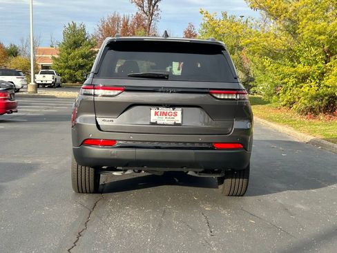 New 2025 Jeep Grand Cherokee Altitude image 6