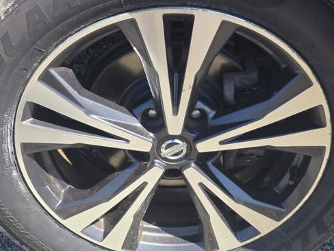Used 2017 Nissan Rogue SL AWD/4WD image 12