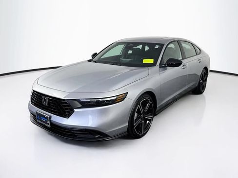 Used 2025 Honda Accord Sport image 3