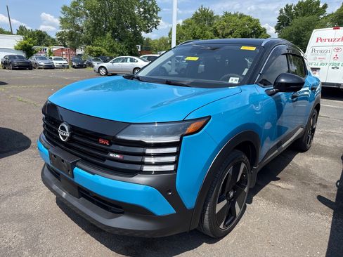 Used 2025 Nissan Kicks SR AWD/4WD image 2