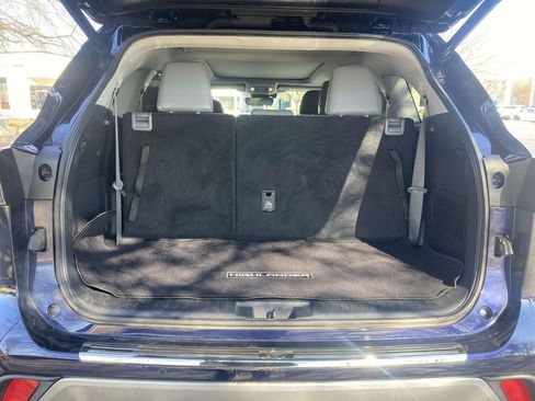 Used 2023 Toyota Highlander Platinum image 8