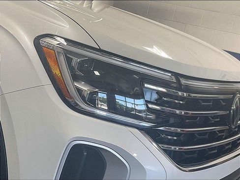 Used 2025 Volkswagen Atlas SEL AWD/4WD image 34