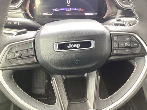 Certified 2024 Jeep Grand Cherokee Altitude image 12