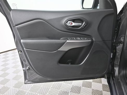 Used 2022 Jeep Cherokee Limited image 19