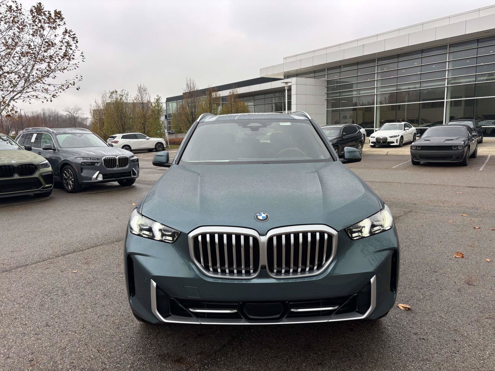 Used 2026 BMW X5 xDrive40i w/ Premium Package AWD/4WD image 2