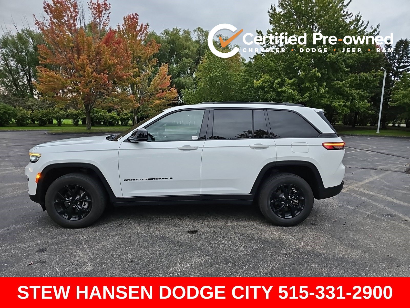 Used 2025 Jeep Grand Cherokee Altitude AWD/4WD image 1