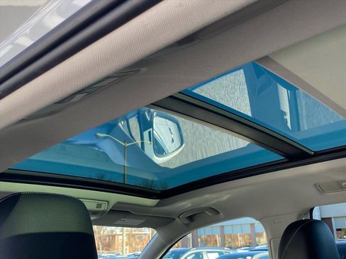 Certified 2022 Volkswagen Tiguan SE image 19