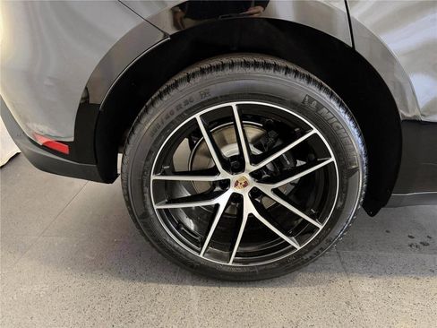 New 2026 Porsche Macan image 12