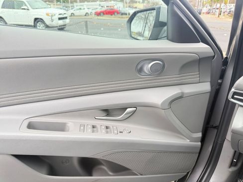 Used 2025 Hyundai Elantra SEL image 20