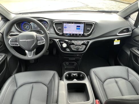 New 2026 Chrysler Voyager LX FWD image 19