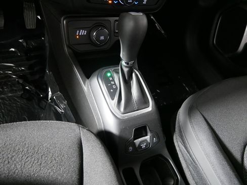 Used 2023 Jeep Renegade Latitude w/ Premium Group AWD/4WD image 24