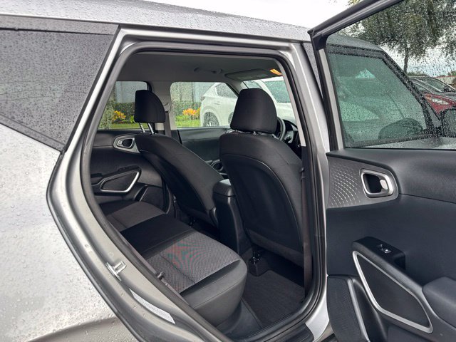 Used 2025 Kia Soul LX w/ LX Technology Package FWD image 16
