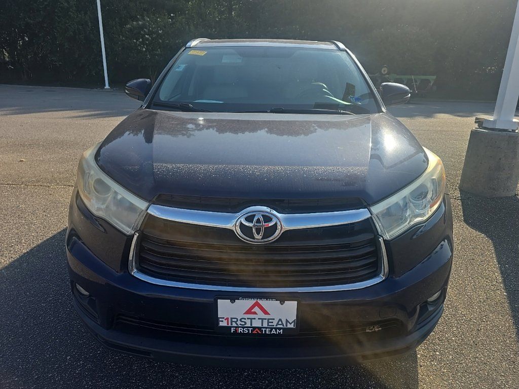 Used 2014 Toyota Highlander XLE AWD/4WD image 2