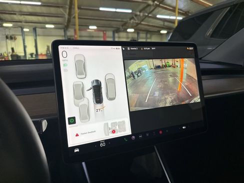 Used 2020 Tesla Model Y Long Range image 8