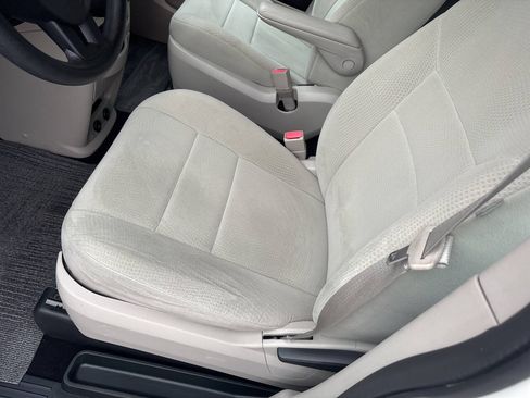 Used 2013 Dodge Grand Caravan American Value Package FWD image 17