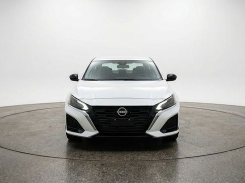 Used 2025 Nissan Altima 2.5 SV image 2