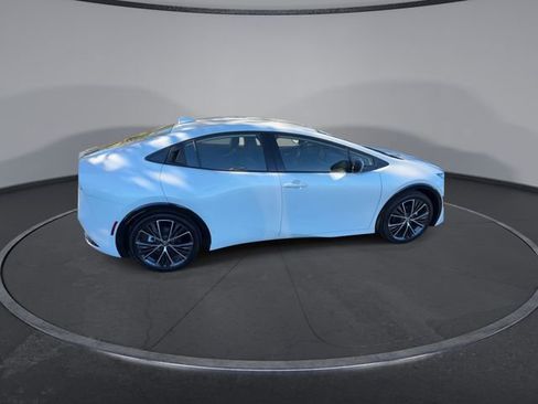 Used 2025 Toyota Prius XLE image 17