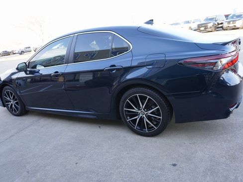 Used 2021 Toyota Camry SE w/ Audio Upgrade Package image 4