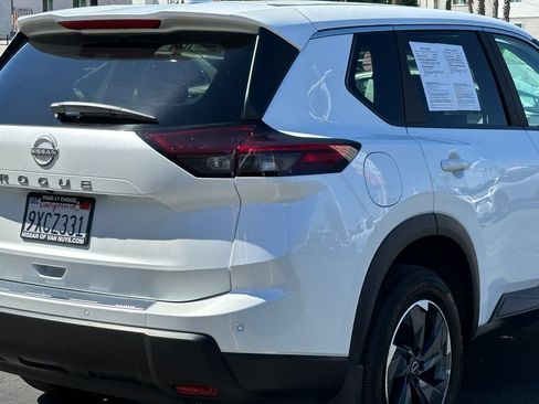 Used 2026 Nissan Rogue SV FWD image 8